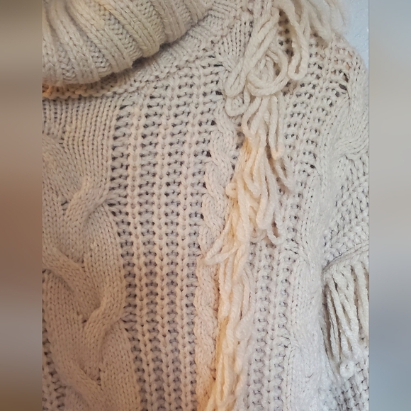 Forever 21 Beige Fringe Chunky Cable Knit Turtleneck Sweater Size Medium - Picture 6 of 8